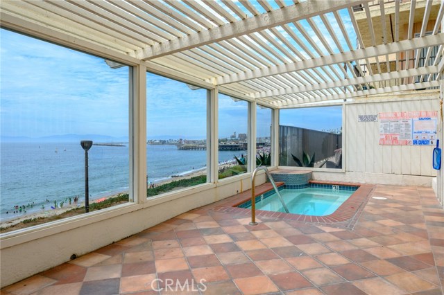565 Esplanade, Redondo Beach, California 90277, 1 Bedroom Bedrooms, ,Residential,Sold,Esplanade,SB21248131