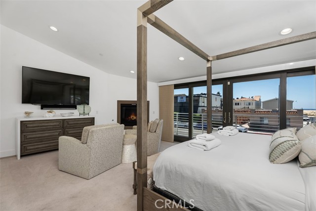 200 E Balboa Boulevard, Newport Beach CA: https://media.crmls.org/medias/de66005e-0031-4cbf-890a-99dfb16b2f82.jpg