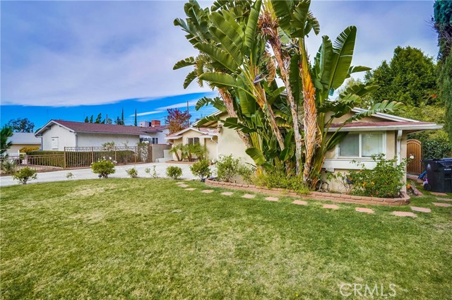 12415 Killion Street, Valley Village CA: https://media.crmls.org/medias/de66033e-93d9-4787-b828-7f400af0e67a.jpg