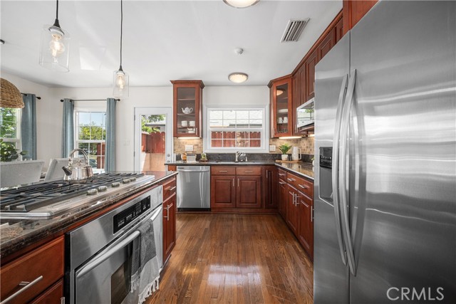 Detail Gallery Image 18 of 55 For 5530 E Mezzanine Way, Long Beach,  CA 90808 - 4 Beds | 3/1 Baths