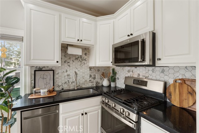 Detail Gallery Image 6 of 17 For 2546 E 10th, Long Beach,  CA 90804 - 2 Beds | 2 Baths