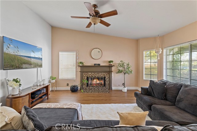 Detail Gallery Image 7 of 43 For 22552 Barcotta, Saugus,  CA 91350 - 3 Beds | 2 Baths