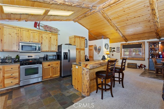 Detail Gallery Image 10 of 53 For 1053 Cherokee St, Fawnskin,  CA 92333 - 4 Beds | 3/1 Baths