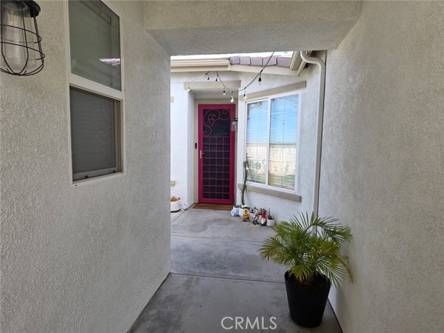 Detail Gallery Image 4 of 20 For 15895 Green Acres Ct, Victorville,  CA 92394 - 4 Beds | 2 Baths