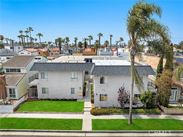 221 10th Street, Huntington Beach CA: https://media.crmls.org/medias/de68771d-3c38-4a82-be7d-864bd49414e7.jpg