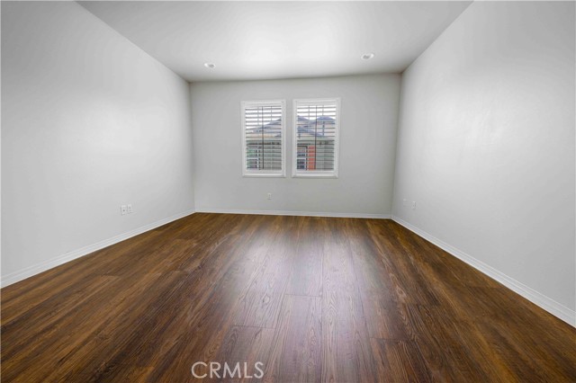 22106 Barrington Way, Saugus CA: https://media.crmls.org/medias/de6913f1-cb4b-4313-8a3a-0b829b48541c.jpg