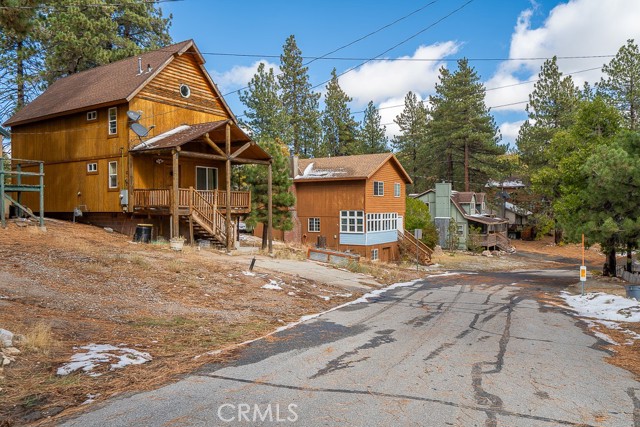 Detail Gallery Image 4 of 17 For 33332 Holcomb Creek, Green Valley Lake,  CA 92341 - 2 Beds | 2 Baths