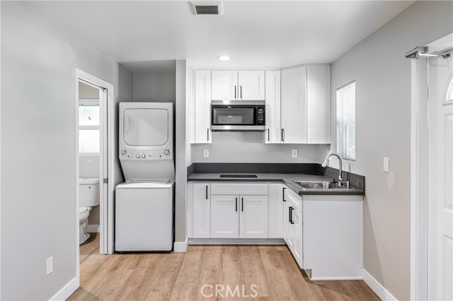 Detail Gallery Image 5 of 15 For 16440 Donmetz St, Granada Hills,  CA 91344 - 1 Beds | 1 Baths