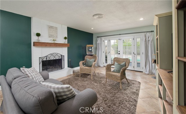 Detail Gallery Image 2 of 16 For 43638 21st St, Lancaster,  CA 93536 - 3 Beds | 3 Baths