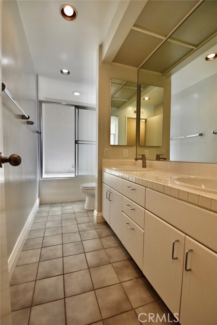 26848 Fond Du Lac Rd, Rancho Palos Verdes CA: https://media.crmls.org/medias/de6b2d87-a7c5-4021-a9c7-59a7d6774f83.jpg