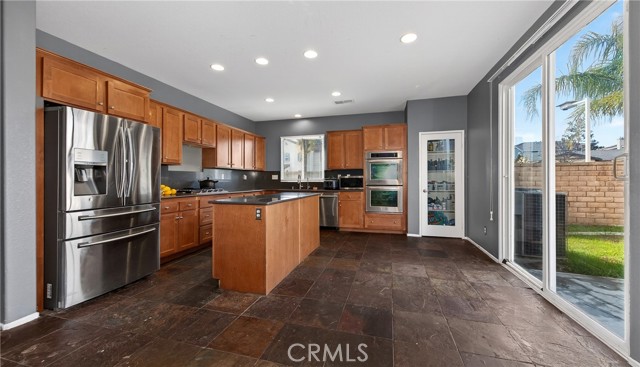 Detail Gallery Image 16 of 33 For 117 Temple Ave, Beaumont,  CA 92223 - 5 Beds | 3/1 Baths