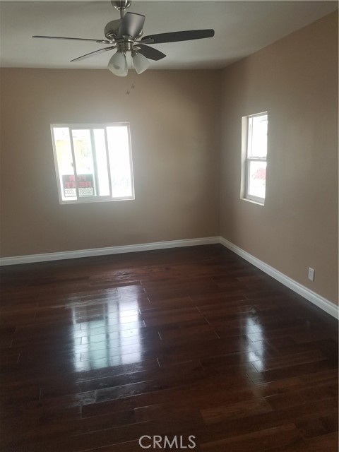 2214 Hooper Avenue, Los Angeles CA: https://media.crmls.org/medias/de6bf80e-f2bd-4b42-b373-1b6edff33b37.jpg