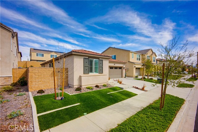 Detail Gallery Image 3 of 43 For 16746 Mistletoe, Fontana,  CA 92336 - 3 Beds | 2 Baths