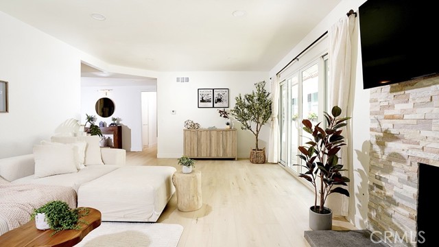 17698 Locust Street, Fountain Valley CA: https://media.crmls.org/medias/de6d29d4-259a-4167-b467-5b4dc5c74c9b.jpg