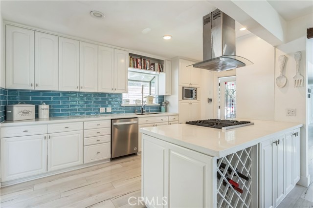 Detail Gallery Image 3 of 15 For 4922 Escobedo Dr, Woodland Hills,  CA 91364 - 5 Beds | 2/1 Baths