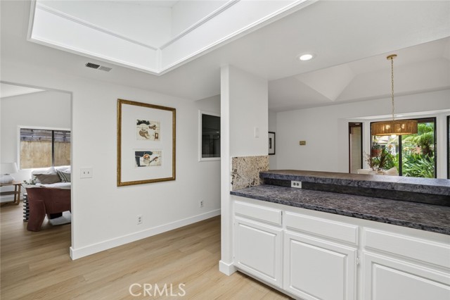983 Oak Street, Costa Mesa CA: https://media.crmls.org/medias/de6db728-8e76-4271-bb6a-267f08565031.jpg