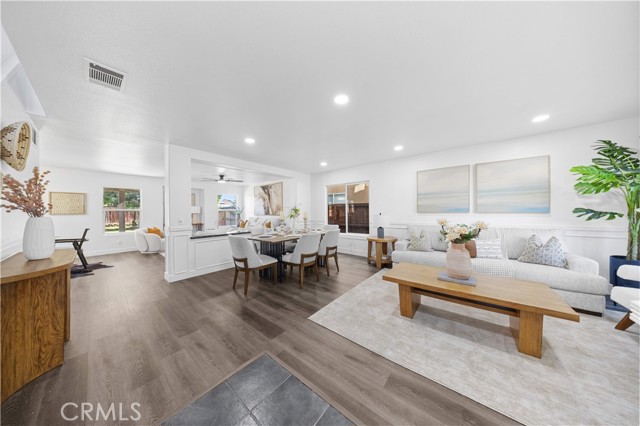 Detail Gallery Image 6 of 47 For 23296 Tulip Ct, Corona,  CA 92883 - 4 Beds | 2/1 Baths