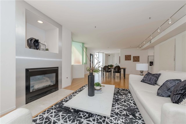 Detail Gallery Image 5 of 43 For 938 2nd St #301,  Santa Monica,  CA 90403 - 2 Beds | 2/1 Baths