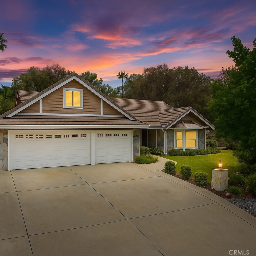 5825 Paseo De La Cumbre