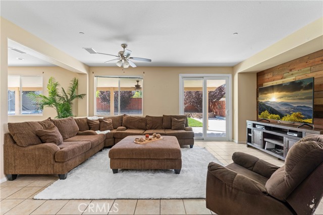 Detail Gallery Image 16 of 43 For 29149 Edgewood Dr, Lake Elsinore,  CA 92530 - 4 Beds | 3 Baths