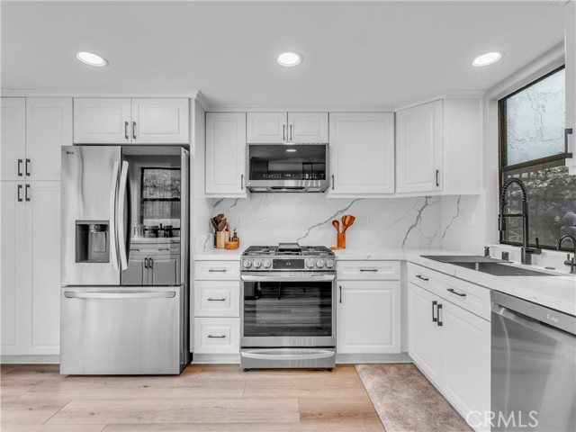 Detail Gallery Image 14 of 54 For 29729 Strawberry Hill Dr, Agoura Hills,  CA 91301 - 3 Beds | 3 Baths