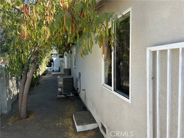 13071 Terra Bella Street, Pacoima CA: https://media.crmls.org/medias/de6fde1c-0f02-4fe5-b070-112c054469c6.jpg