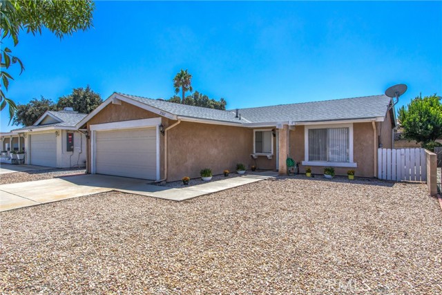 Detail Gallery Image 2 of 20 For 2302 El Rancho Cir, Hemet,  CA 92545 - 2 Beds | 2 Baths