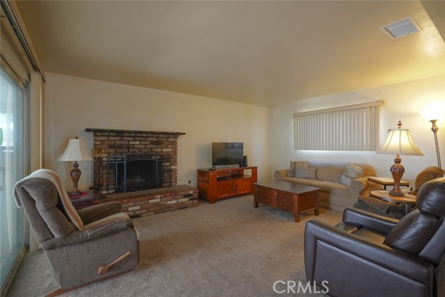 Detail Gallery Image 12 of 16 For 20323 Callaway Ave, Lakewood,  CA 90715 - 4 Beds | 1/1 Baths