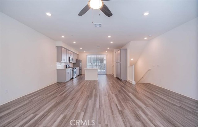 Detail Gallery Image 3 of 29 For 20625 Desert Ash, Winnetka,  CA 91306 - 4 Beds | 4 Baths