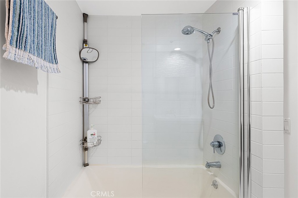 https://media.crmls.org/medias/de70a138-59a7-4fd4-af07-678ad423a04a.jpg?preset=X-Large