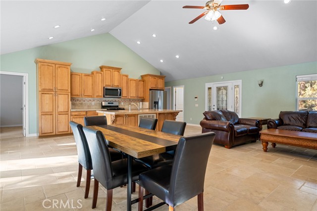 Detail Gallery Image 8 of 37 For 301 S Shakespeare Ln, Big Bear City,  CA 92314 - 3 Beds | 2 Baths