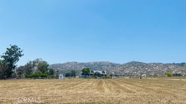 Detail Gallery Image 4 of 55 For 23711 California Ave, Hemet,  CA 92545 - 5 Beds | 3 Baths