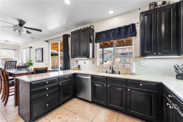Detail Gallery Image 8 of 26 For 9482 Apricot Ct, Hesperia,  CA 92345 - 4 Beds | 2/1 Baths