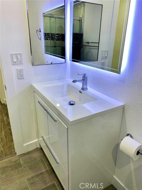 Detail Gallery Image 4 of 12 For 18307 Burbank Bld #231,  Tarzana,  CA 91356 - 1 Beds | 1 Baths