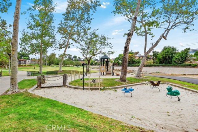 25165 Charlinda Drive, Mission Viejo CA: https://media.crmls.org/medias/de737d62-8314-4ae0-821c-2da42109caf7.jpg