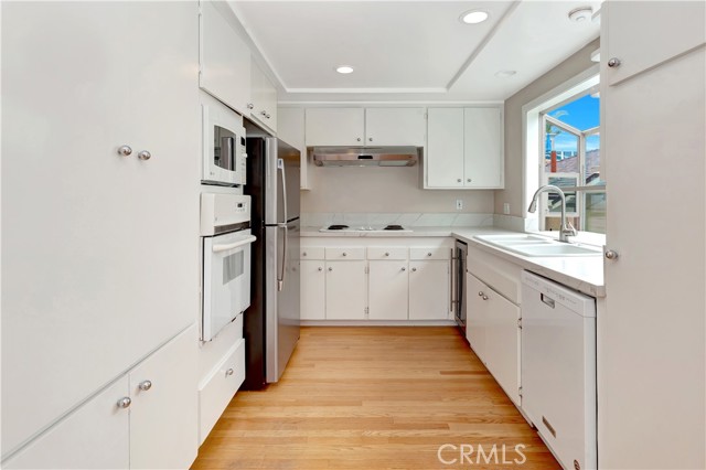 176 Sunset Terrace, Laguna Beach CA: https://media.crmls.org/medias/de74468a-1d81-4a72-be68-f3e66e74997f.jpg