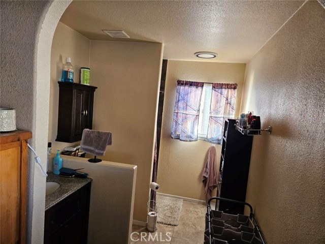 Detail Gallery Image 14 of 16 For 17530 Main St, Hesperia,  CA 92345 - 3 Beds | 2 Baths