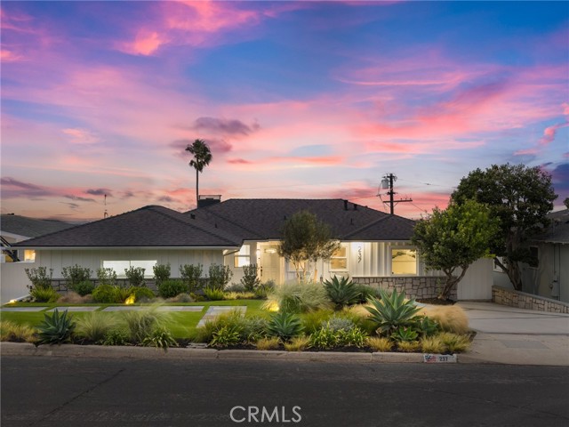 237 Via Los Miradores, Redondo Beach CA: https://media.crmls.org/medias/de74e4a2-8d40-49ef-a98a-58dc689f784f.jpg