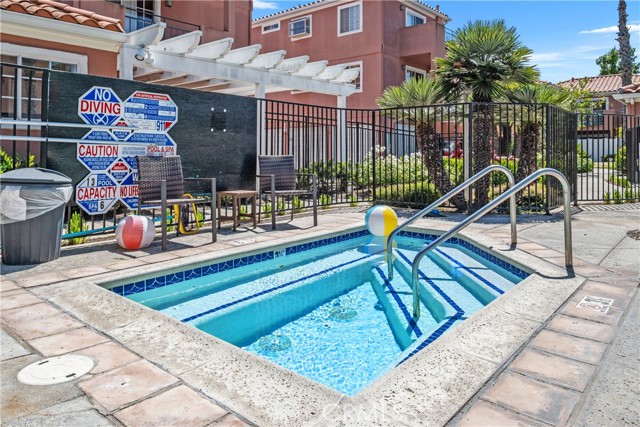409 Utica Avenue, Huntington Beach CA: https://media.crmls.org/medias/de75fe34-5ba5-4d9a-8270-a0cd023a427f.jpg