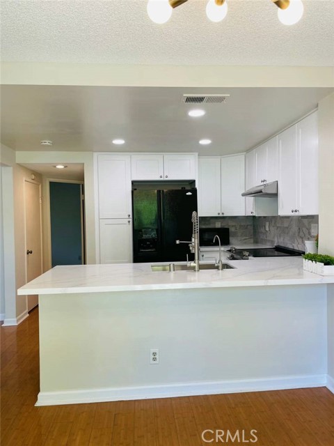 267 Stanford Court, Irvine CA: https://media.crmls.org/medias/de763ba7-947d-4d5c-a0fd-4edac889be50.jpg