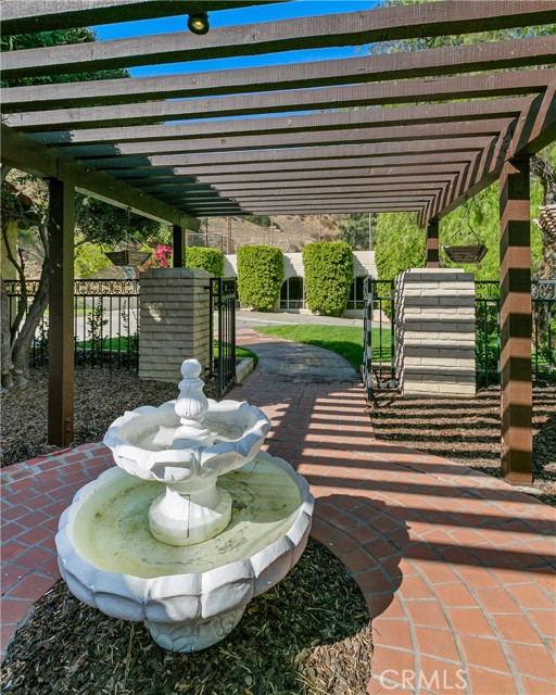 Image 9 of 20 For 652 Robin Glen
