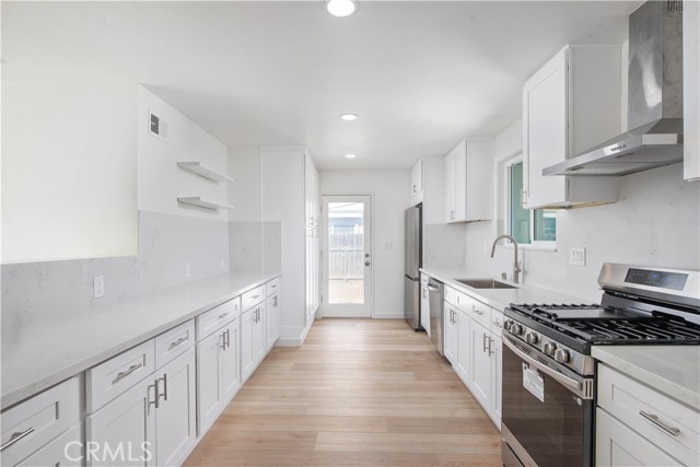 Detail Gallery Image 3 of 13 For 1608 Alviso, Simi Valley,  CA 93065 - 4 Beds | 1/1 Baths