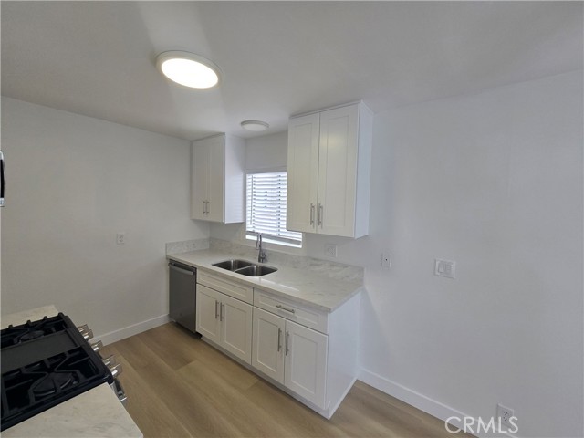 16701 Sims Lane, Huntington Beach CA: https://media.crmls.org/medias/de76930b-9fe0-463a-b252-4df66454ade7.jpg