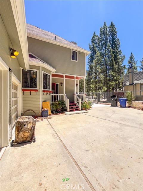 1125 Hemlock Lane, Big Bear City CA: https://media.crmls.org/medias/de76b7ef-f2e1-49d6-90f9-d1618385ea97.jpg