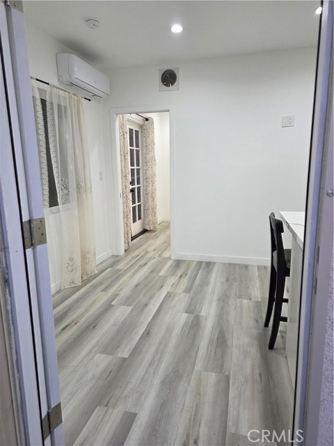 6705 De Celis Place, Lake Balboa CA: https://media.crmls.org/medias/de76ffe5-55b0-4dc0-96f6-ef2eb7466aa0.jpg