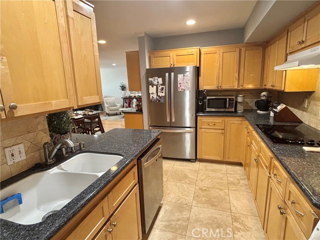 Detail Gallery Image 4 of 18 For 10633 Kinnard Ave #1,  Los Angeles,  CA 90024 - 2 Beds | 2 Baths