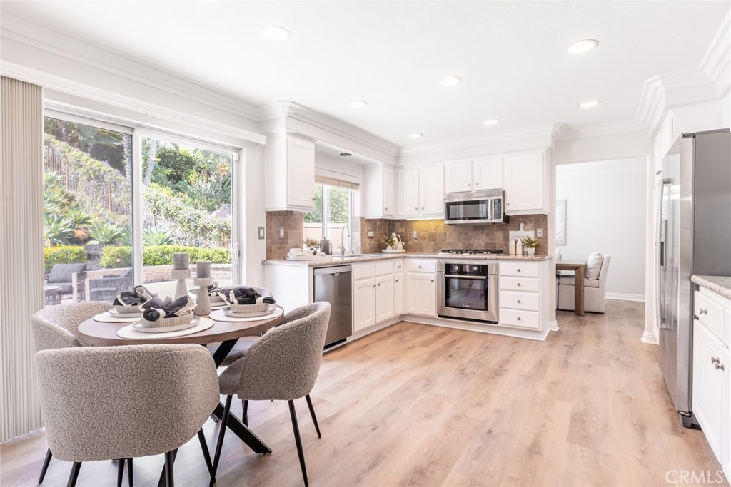 MLS #OC25156927 img 9