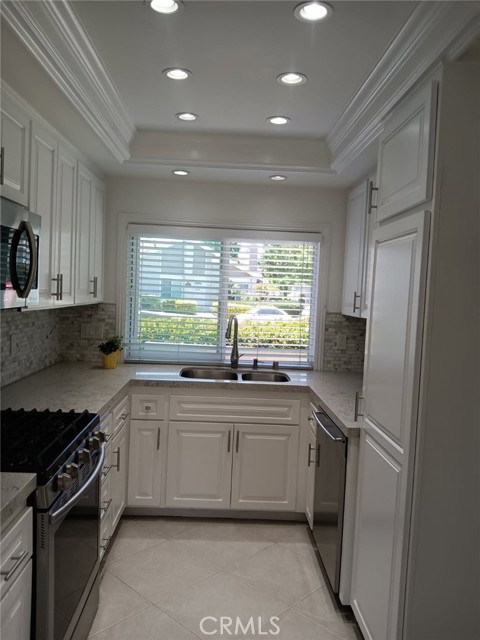 Detail Gallery Image 13 of 52 For 18 Goldenbush, Irvine,  CA 92604 - 2 Beds | 2/1 Baths