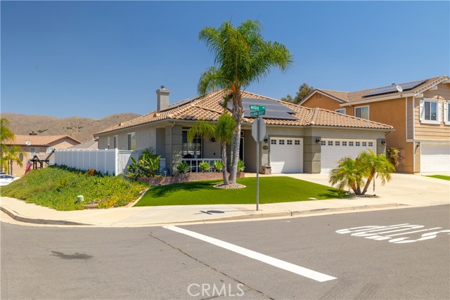 Detail Gallery Image 2 of 29 For 13946 Moqui Way, Corona,  CA 92883 - 4 Beds | 2 Baths