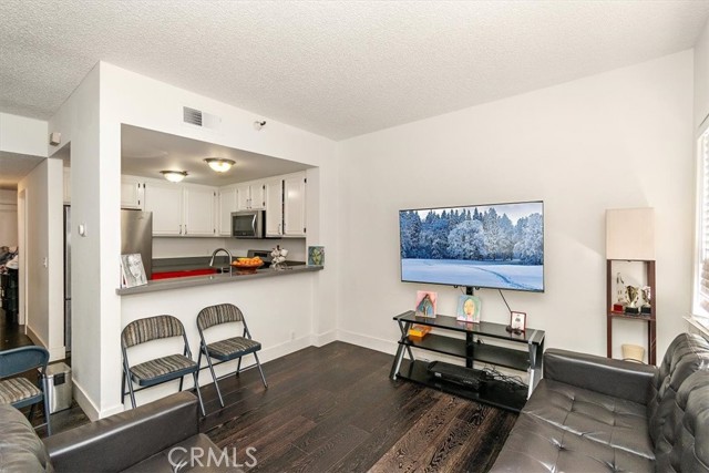 Detail Gallery Image 4 of 22 For 730 W 4th St #318,  Long Beach,  CA 90802 - 2 Beds | 2 Baths